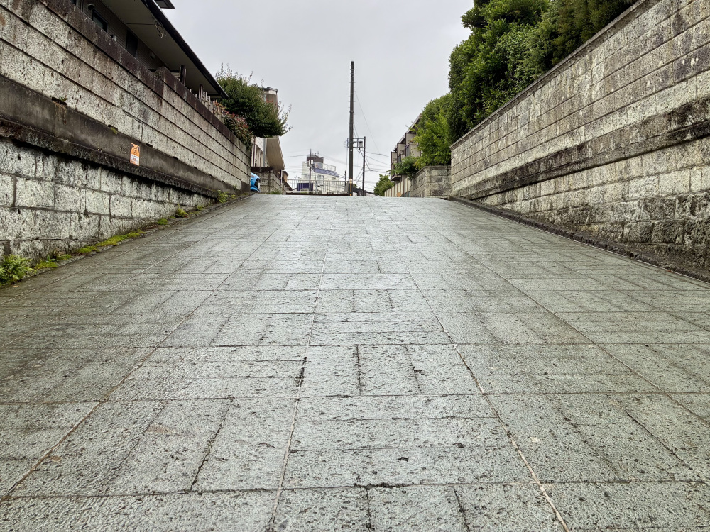 街なかで出会う大谷石。宇都宮まち歩きで見つけた風景