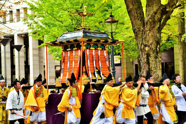 「菊水祭・鳳輦渡御」