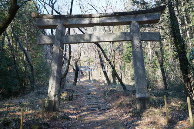 ①戸室山神社一の鳥居