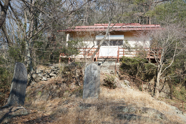 ②戸室山神社