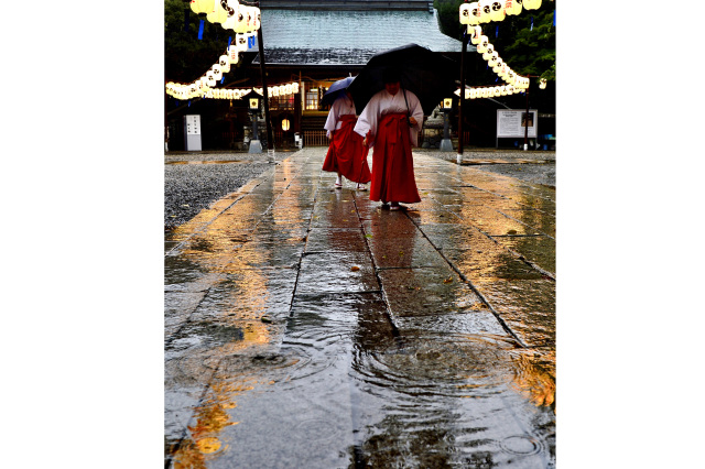 「夕立の天王祭」